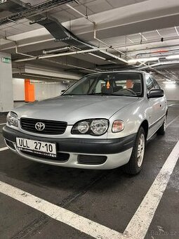Toyota Corolla, r. v. 2000, nová STK, nízký nájezd