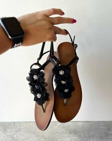 Černé sandalky velikost 38