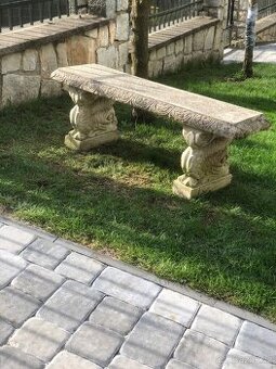 betonová zahradní lavice