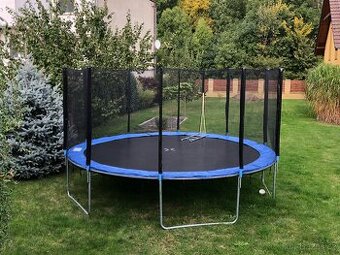 Trampolína