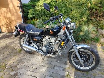 Honda VF 500 Magna V30 - 1