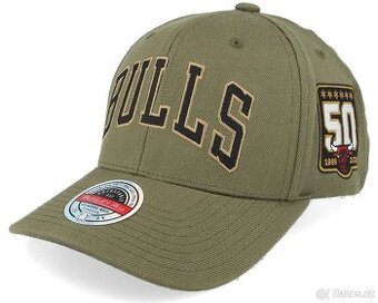 Kšiltovka Mitchell & Ness Bulls - 1