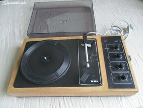 retro gramofon Tesla
