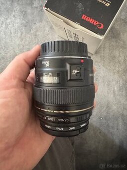 Canon EF 85mm 1.8