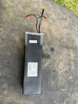 Li-ion baterie 37V/15Ah na díly - 1