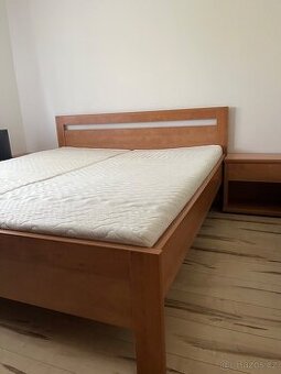 Manželská postel se stolky