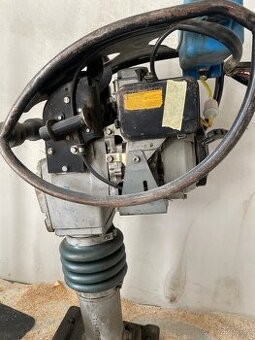 Vibrační pěch - žaba super stav