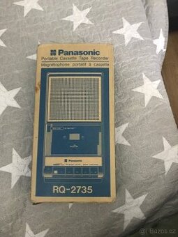 Retro přenosný magnetofonový přehrávač v originál krabici