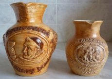 Dva staré džbánky na víno