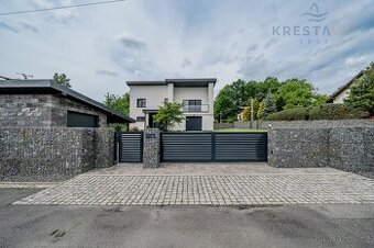 Prodej nadstandardního RD 4+kk, 212 m2, dvě garáže, pozemek 