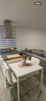 Jídelní stůl + dvě židle