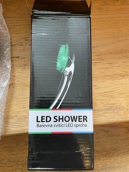 Barevná svítící LED sprcha