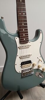 Fender American Professional STRATOCASTER HSS - 1
