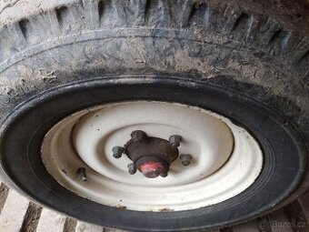 Přední kola na zetor