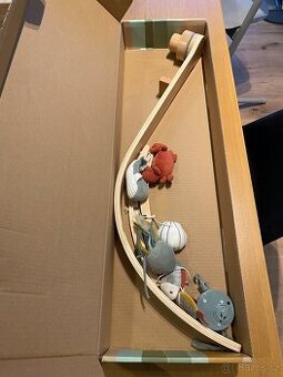 Dřevěný hrací kolotoč nad postýlku Little Dutch