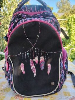 Školní batoh s motivem peří