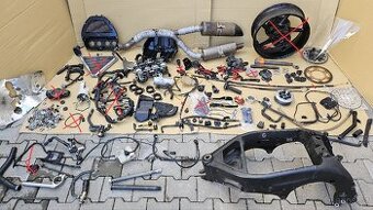 Náhradní díly Yamahu R1 04-06