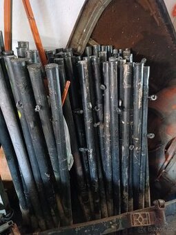 Ohradníkové kůly/sloupky k elektrickému  ohradníku/impulsáto