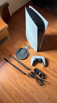Playstation 5 825gb + Dualsense + kabeláž + stojany