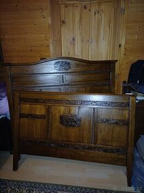 Ručně vyřezávaná starožitná dubová postel