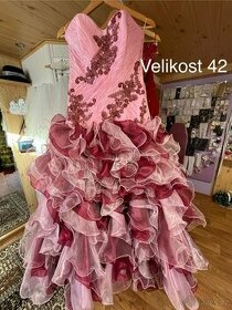 Růžové společenské šaty velikost 42