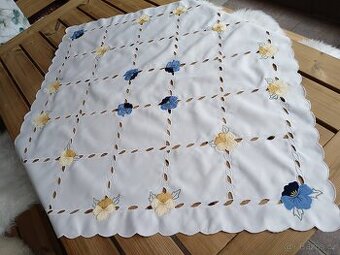 Menší čtvercový ubrus 83cm x 83cm - 1