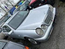 Mercedes Benz W210