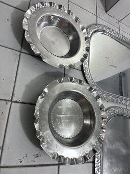 Staré velké podnosy/tácy