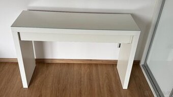 Toaletní stolek MALM (Ikea) se skleněnou krycí deskou