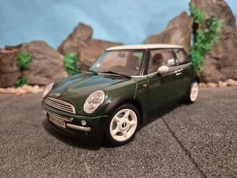 Prodám model 1:18 MINI COOPER 2001 Kyosho