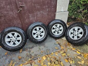 Originální disky Toyota Hilux obuté do celoročních A/T pneu