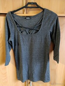 Šedé tričko se zdobením