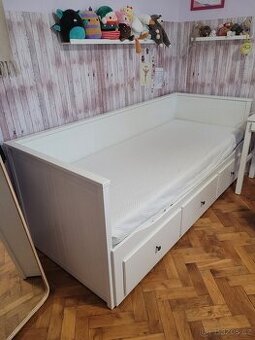 Rozkládací postel HEMNES s matrací AKREHAMN zn. IKEA