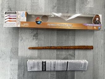 Kouzelnická hůlka Hermiony s projekcí.