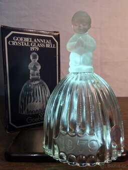 Křišťálový skleněný zvoneček velký Goebel chlapeček andělíč