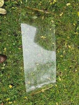 Čelní a zadní sklo na Škodu, pravděpodobně MB 1000