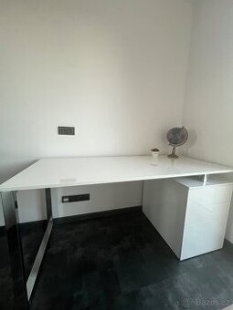 Psací (pracovní) stůl