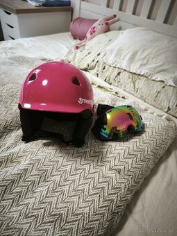 Dámská lyžařská helma a brýle