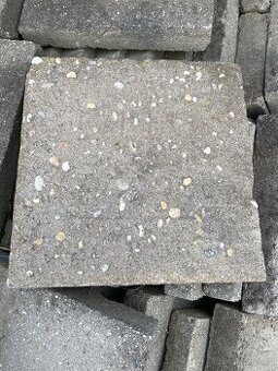 Levná betonová dlažba 30×30 – cca 11 m²