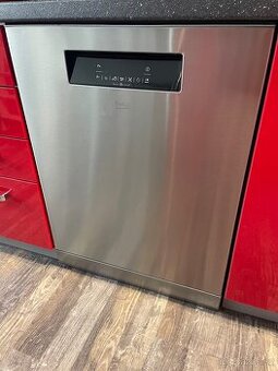 Myčka Beko DFN38530X (60 cm) – na chalupu nebo pro kutila
