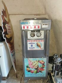 Zmrzlinovaci stroj
