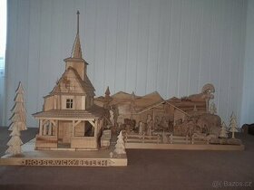 Velký dřevěný betlém s kostelíčkem