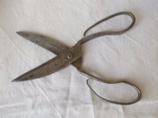Nůžky,obecný kov,délka 21 cm,ruční výroba, 19.století
