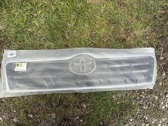 Toyota avensis mřížka