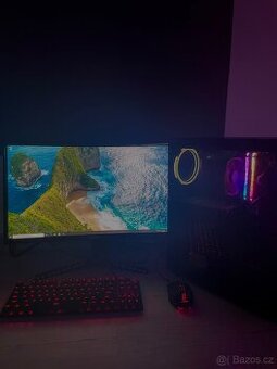 Herní počítač + monitor + klávesnice s myší