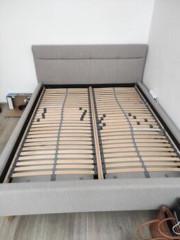 Postel 160x200 s rošty a matrací