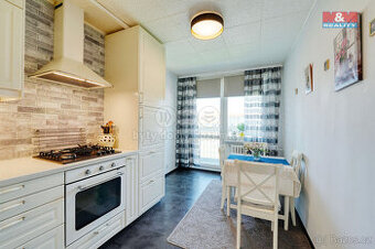 Prodej bytu 3+1, 73 m², Králův Dvůr, ul. Nad Stadionem - 1
