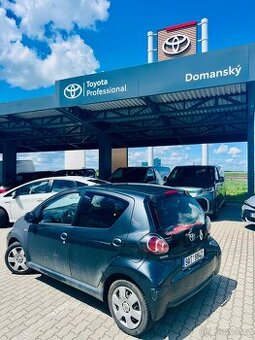 TOYOTA Aygo 1.0 2011 tmavě šedá