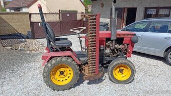 Malotraktor s károu