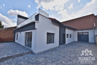Pronájem novostavby rodinného domu 4+kk s garáží, Uherské Hr